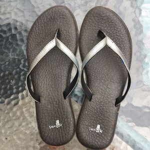 Sanuk silver flip flop